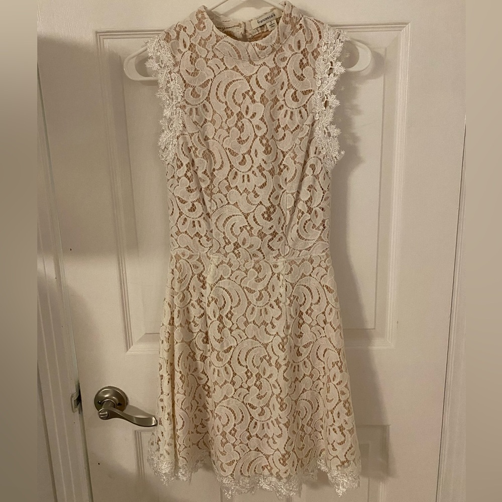 Francesca's Collections Ivory Lace Sleeveless Dress
